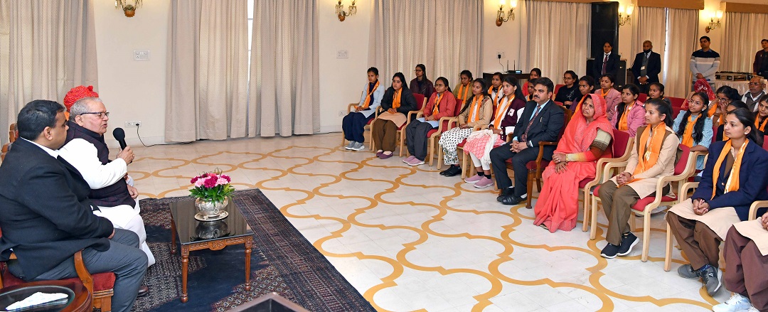 Hon’ble Governor interacted with girls who got more than 85 percent marks in the board examinations after studying in a government school and encouraged them.