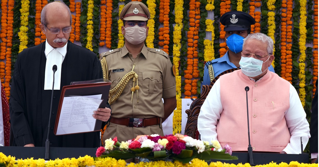 Hon'ble Governor of Rajasthan, Shri Kalraj Mishra administering the oath of office to Justice Shri Akil Kureshi as the Hon'ble Chief Justice of Rajasthan at a Swearing -in-Ceremony in Raj Bhawan Rajasthan