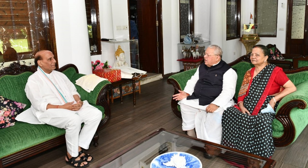 Hon'ble Governor meets Hon'ble Defence Minister of India