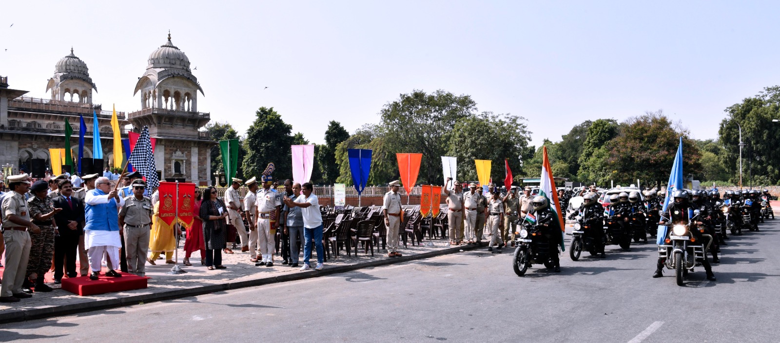 Hon'ble Governor flages off Central Reserve Police Force women's bike team "Yashaswini" at Jaipur 