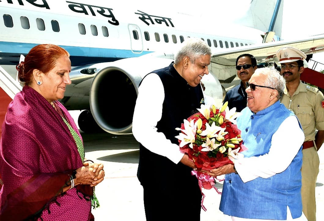Hon'ble Vice President of India is being welcomed by Hon'ble Governor at Raj Bhawan.