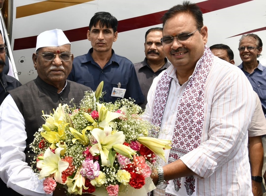 Newly appointed Governor of Rajasthan Shri Haribhau Kishanrao Bagde being welcomed by Chief Minister of Rajasthan.