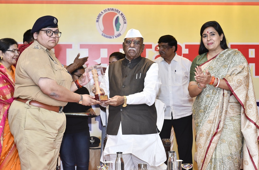 Hon’ble Governor presented the 'Nari Shakti 2024' award to women who have made significant contributions in various fields such as environmental protection, entrepreneurship, education, medicine, and economy. He encouraged all to draw inspiration from their achievements