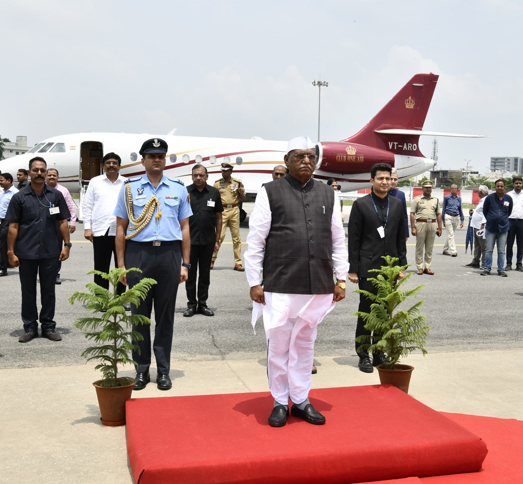 Newly appointed Governor of Rajasthan Shri Haribhau Kishanrao Bagde accepts Guard of Honour soon after his arrival at Jaipur.