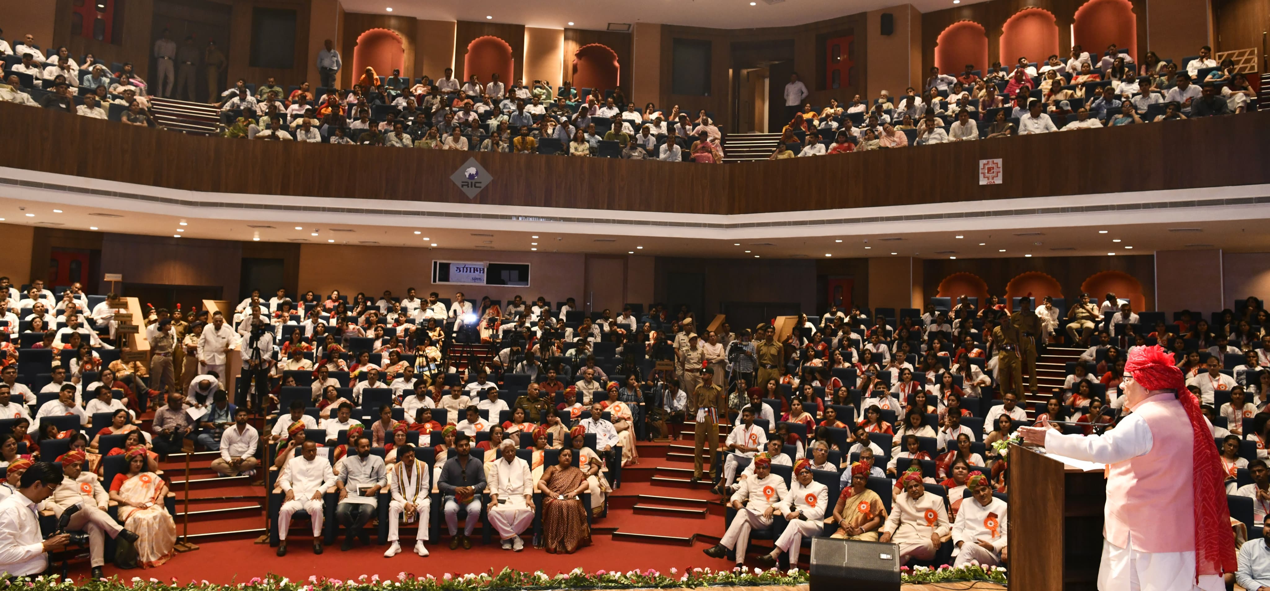 Hon'ble Governor presided over 33  convocation of University of Rajasthan