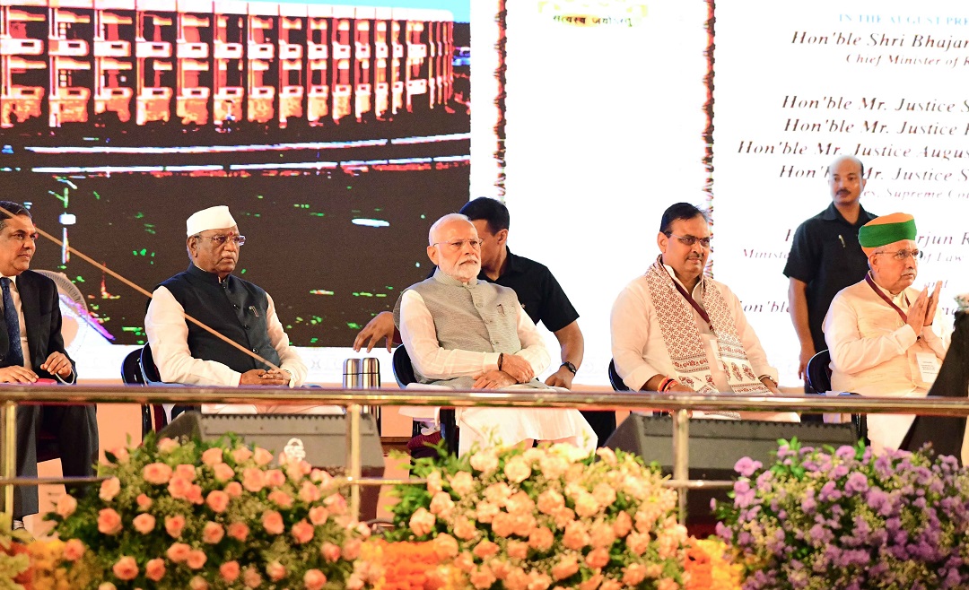 Hon'ble Governor with Hon'ble Prime Minister of India at Platinum Jubilee celebrations of the Rajasthan High Court.