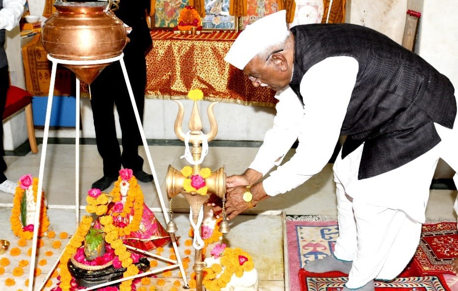 Hon'ble  Governor of Rajasthan  offered prayers  at Raj Rajeshwar Temple and wished happiness for state