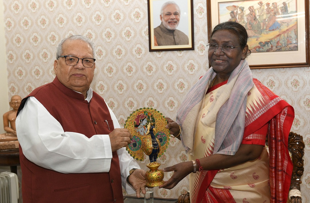 Hon'ble  Governor meets Hon'ble President of India .