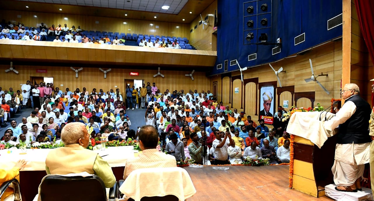 Hon’ble Governor addressing the seminar “सतह से शिखर तक अन्त्योदय का शंखनाद”at Lucknow, Uttar Pradesh.