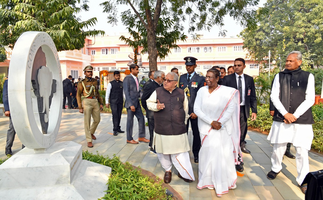 Hon'ble President of India, along with Hon'ble Governor and Hon'ble Chief Minister during her visit at Samvidhan Udhyan at Raj Bhawan