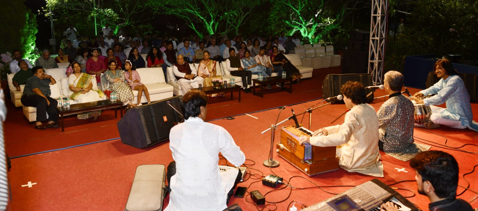 Hon'ble Governor witnesses cultural event organised at Mt Abu