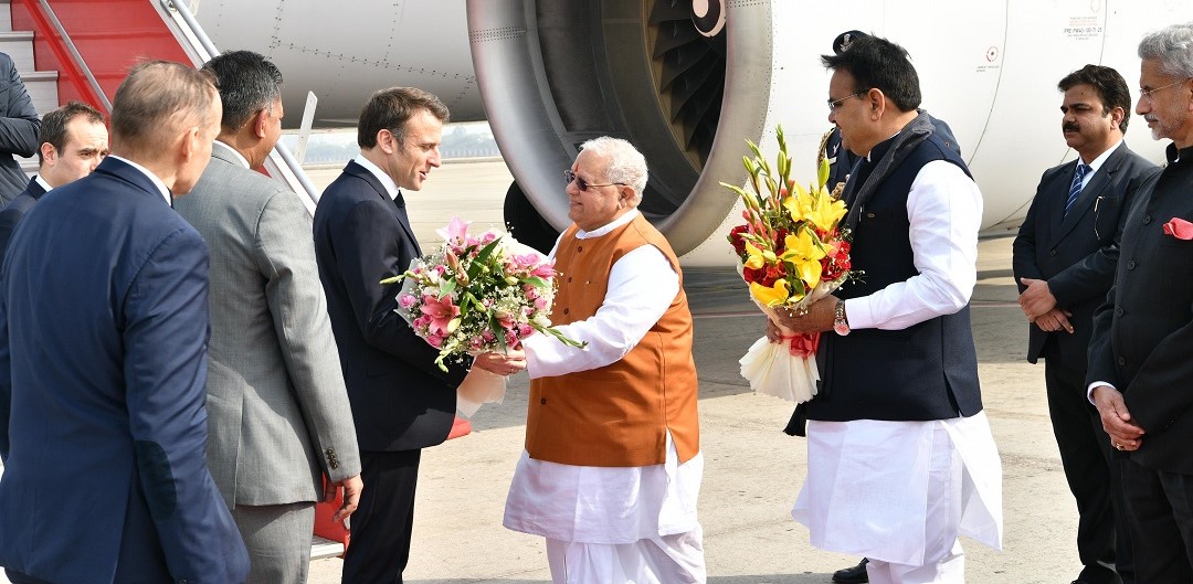 Mr. Emmanuel Macron, President of French Republic being welcomed by Hon'ble Governor and Hon'ble Chief Minister at Jaipur.