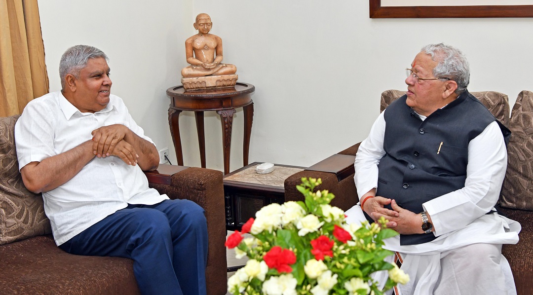 Hon'ble Governor of West Bengal meets Hon'ble Governor at Raj Bhawan Rajasthan at Jaipur 