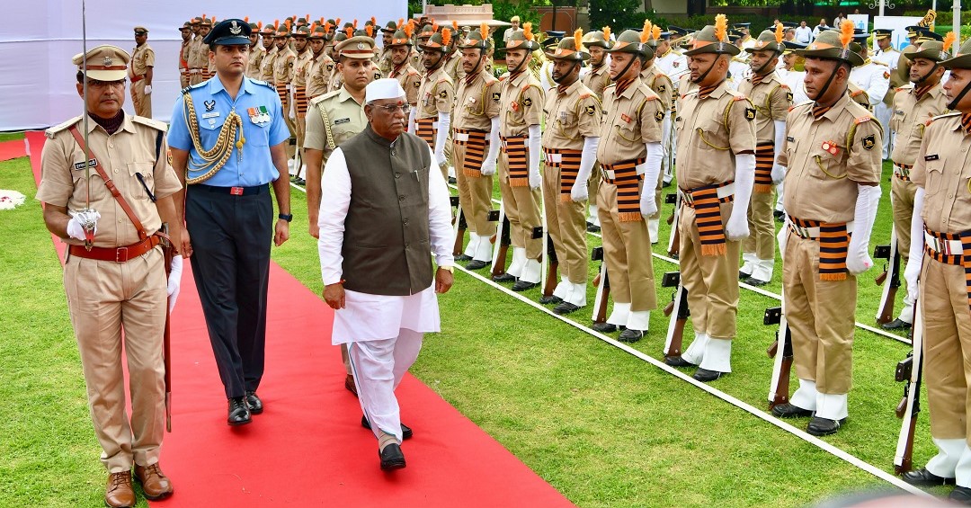 Hon'ble Governor inspects Guard of Honour at Raj Bhawan, Jaipur.