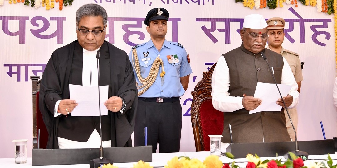 The Chief Justice of Rajasthan, Shri Justice Manindra Mohan Shrivastava administering the oath of the office of the Governor of Rajasthan to Shri Haribhau Kisanrao Bagde, at a swearing-in ceremony at Raj Bhawan Jaipur, on July 31, 2024.