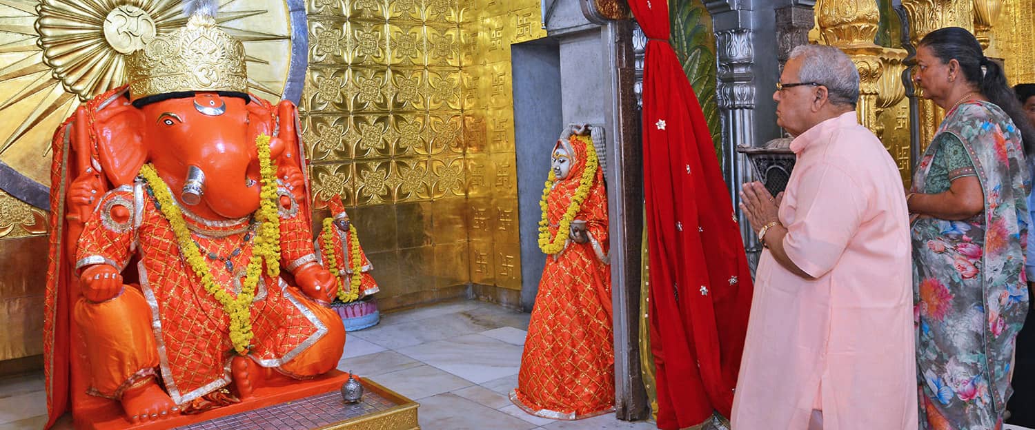 Hon'ble Governor Shri Kalraj Mishra along with First Lady Smt. Satyawati Mishra, prayed to Ganesh ji and wished for happiness of the state.