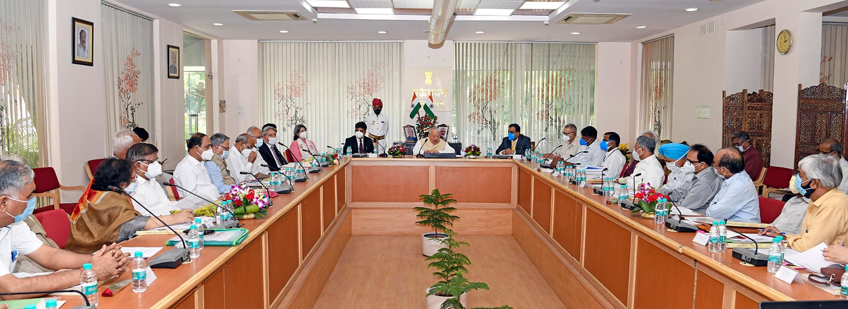 Hon'ble Governor chaired a review meeting of Vice Chancellors of SFUs of Rajasthan