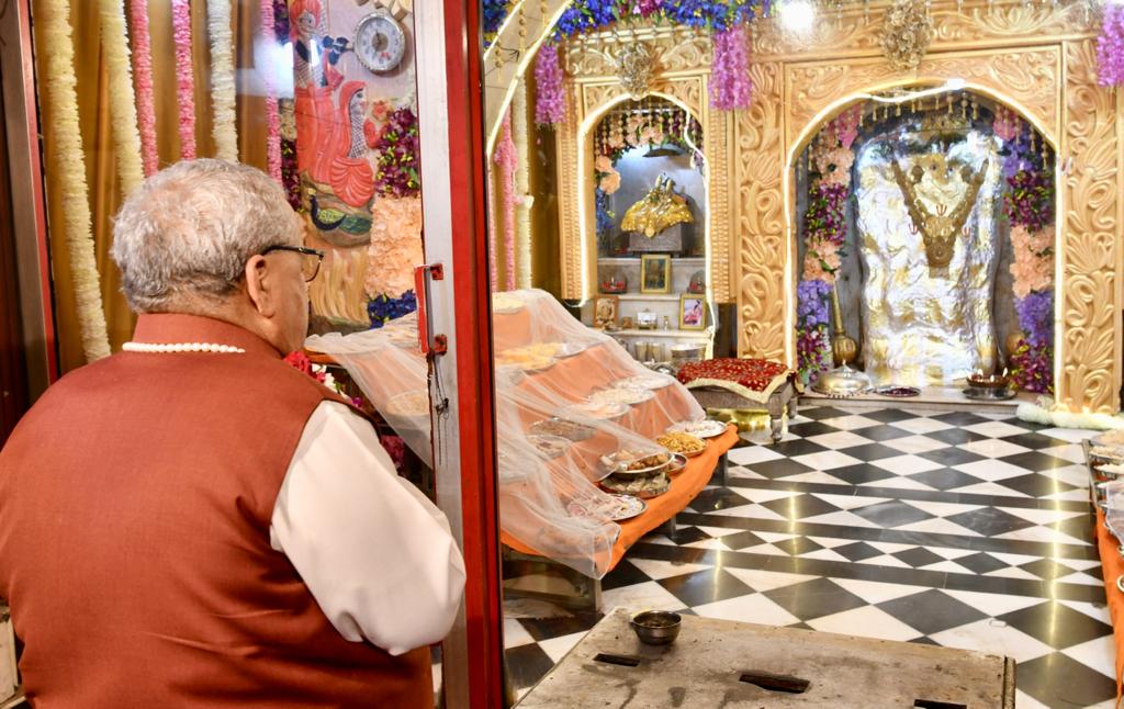 Hon'ble Governor offered prayers at Shri Mehandipur Balajai and wishes happiness for state.
