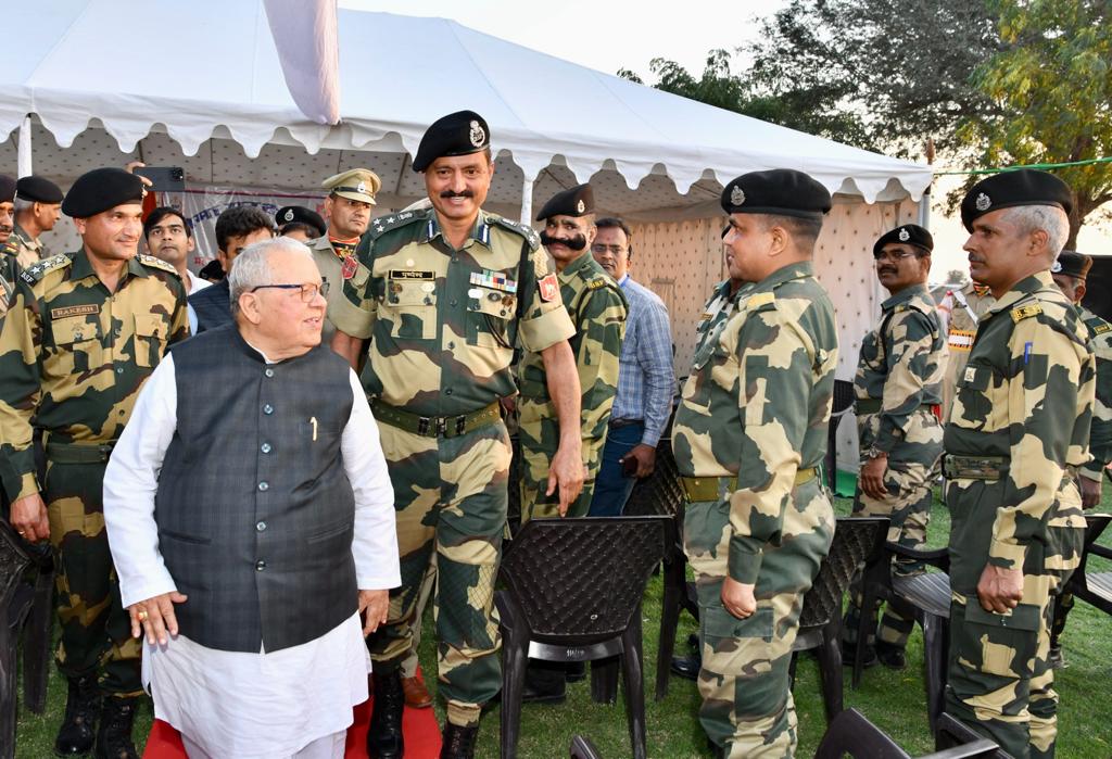 Hon'ble- Governor visited Khajuwala Border Area and interacted with BSF Personnels. 