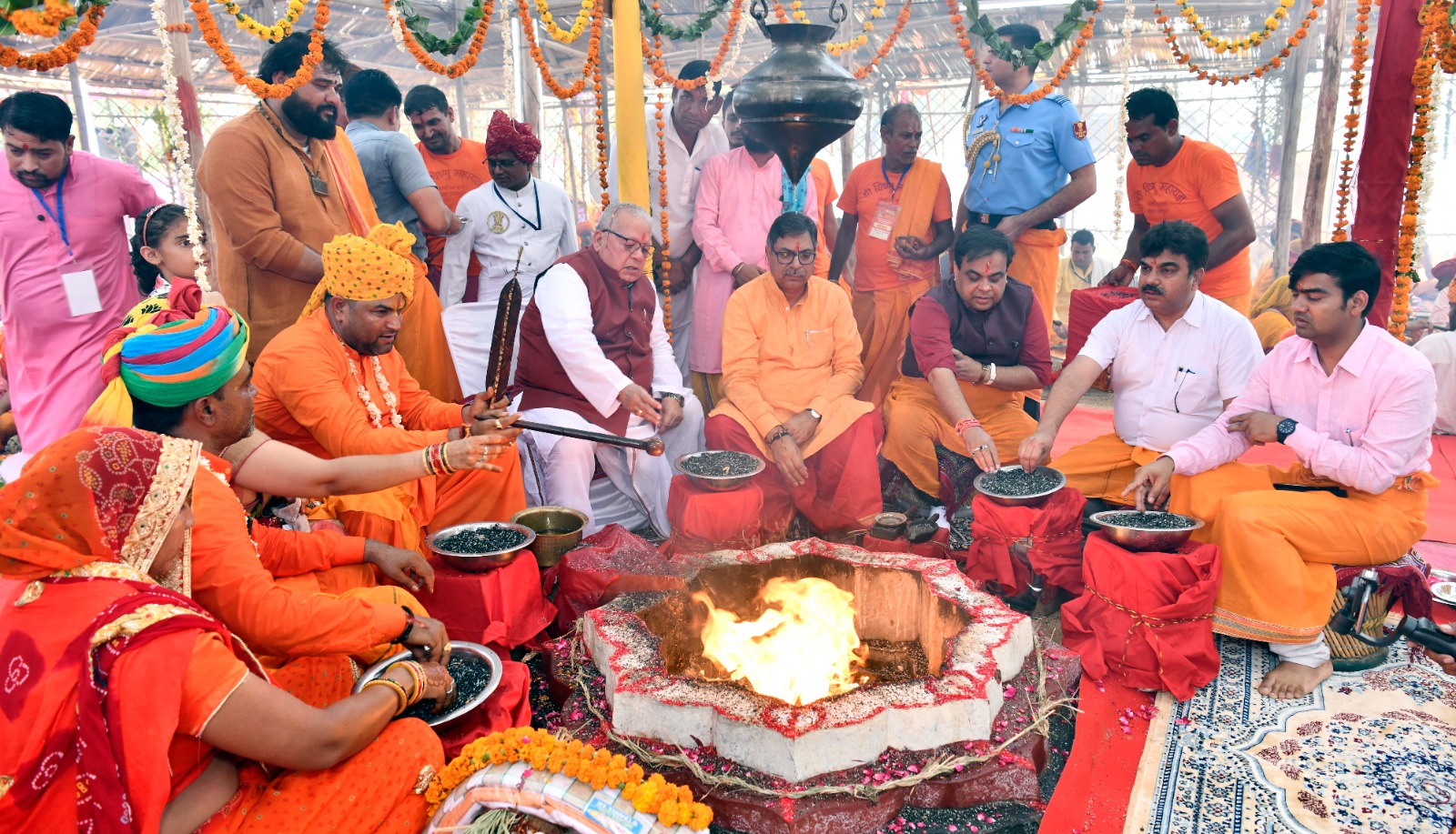 Hon'ble Governor  offered oblations in 51 Kundiya Shri Vishnu Mahayagya at Rundal village  Amer. 