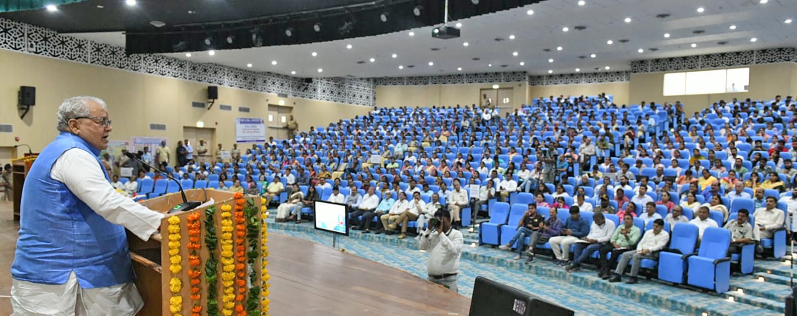 Hon'ble Governor addressing the closing ceremony of the national seminar on 'Possibilities and challenges of accepting the National Education Policy 2020 in our education system' and the inauguration ceremony of Amrit Vatika at Maharaja Ganga Singh University, Bikaner