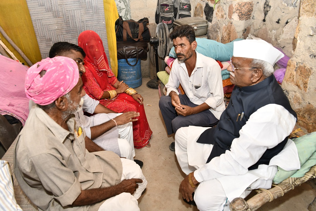 Hon'ble Governor Visits Tamlor Village, Gadara Road Panchayat Samiti: Engages in Personal Interaction with Villagers at Their Homes