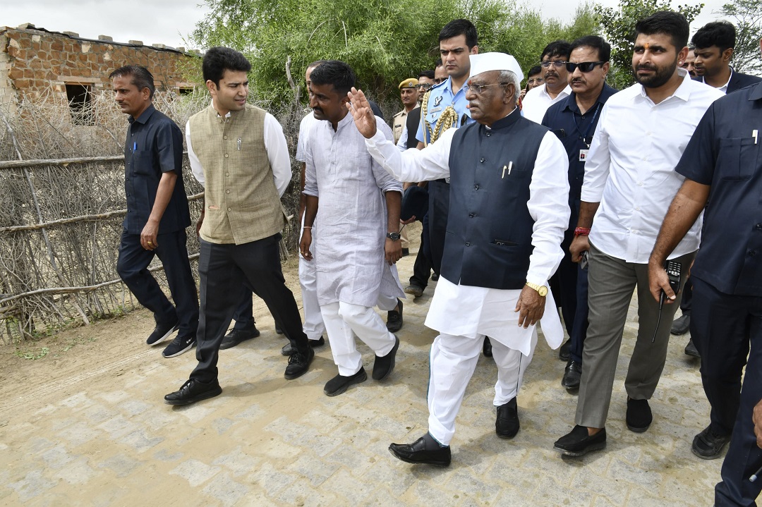 Hon'ble Governor  Visits Villages on Barmer's Far Western Border: Reviews Implementation of Central and State Government Development and Welfare Schemes.