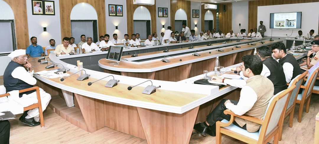 Hon'ble Governor Reviews Central Government Schemes and Development Programs at Barmer District Headquarters: Emphasizes Effective Implementation, Timely Benefits to Rural Poor, and Proper Utilization of Welfare Funds.