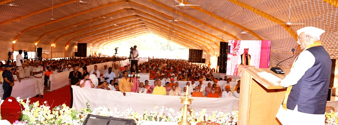 Hon’ble Governor addressing the bicentenary birth anniversary celebrations of Maharishi Dayanand Saraswati Ji, described Maharishi Dayanand as the restorer of nationalism and Vedic India, urging all to draw inspiration from his teachings