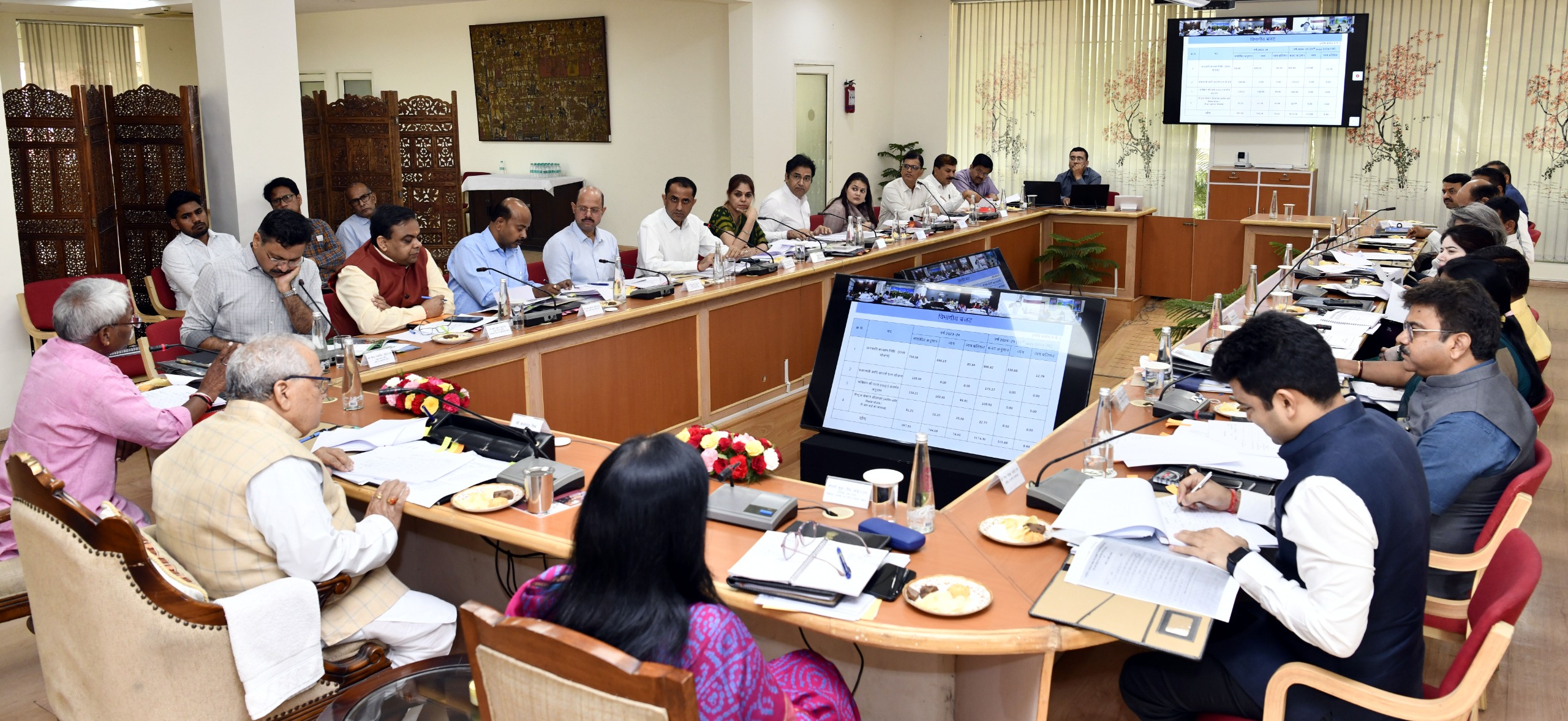 Hon'ble Governor has chaired a review meeting for ongoing process and development work at Tribal Area of Rajasthan