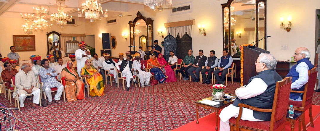 Hon'ble Governor with  Indian Council for Cultural Relations and folk artist of Rajasthan in a programme “Kala Samvaad” 